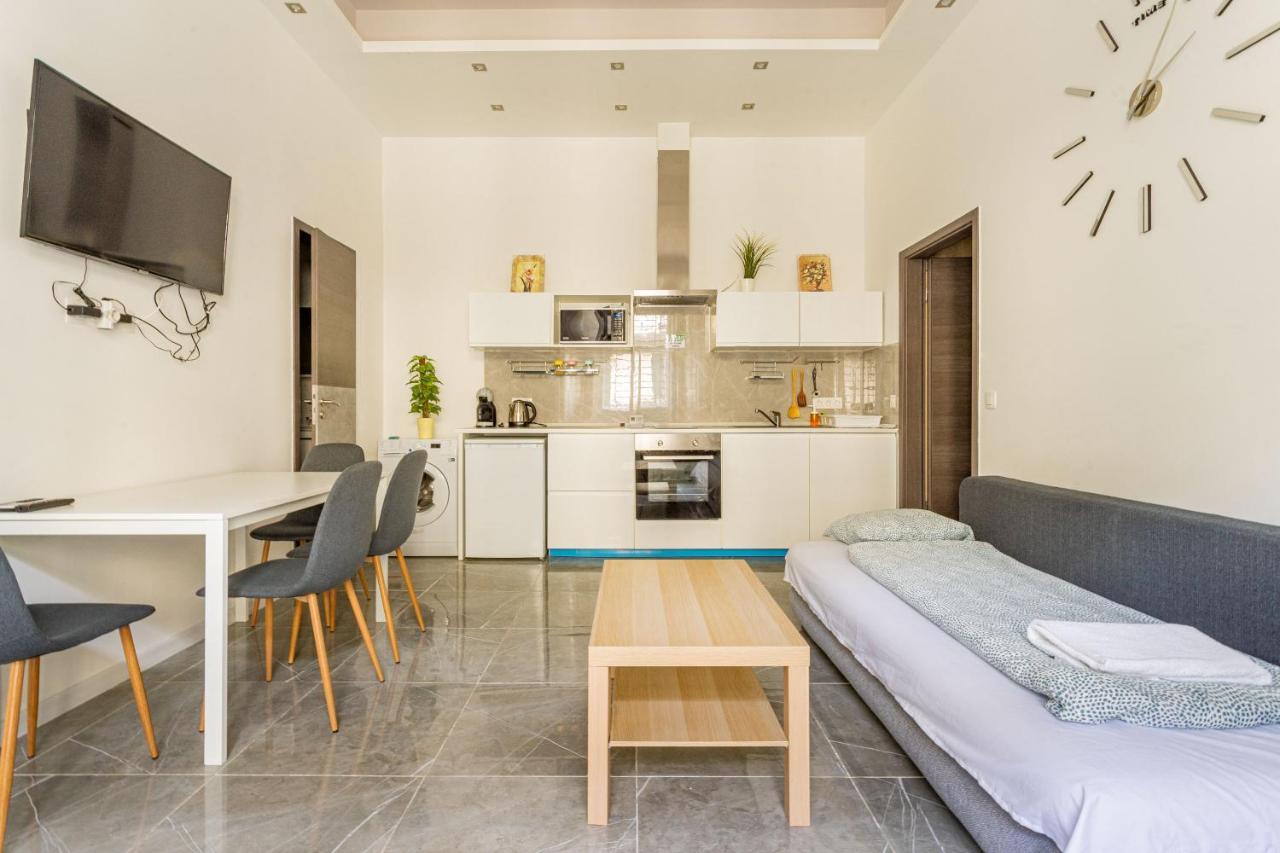 Modernized Condo At Kiraly 51 Budapest Esterno foto
