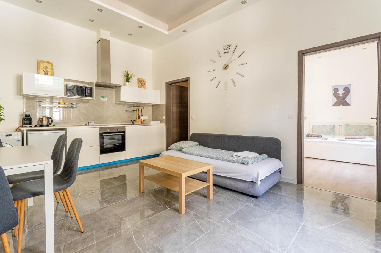 Modernized Condo At Kiraly 51 Budapest Esterno foto