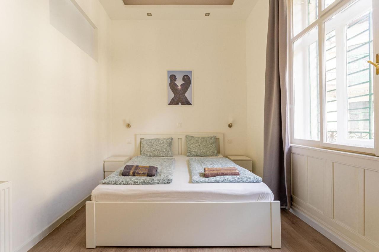 Modernized Condo At Kiraly 51 Budapest Esterno foto