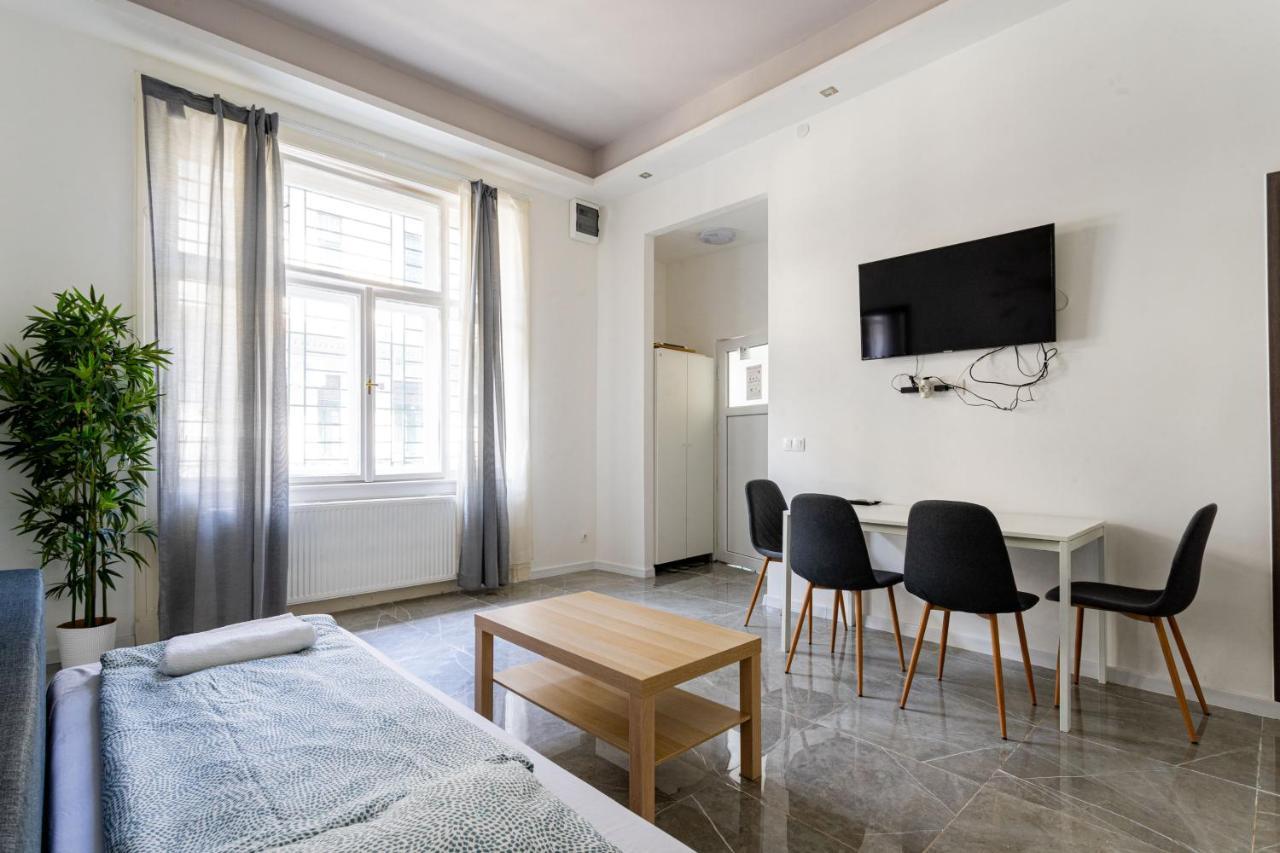 Modernized Condo At Kiraly 51 Budapest Esterno foto