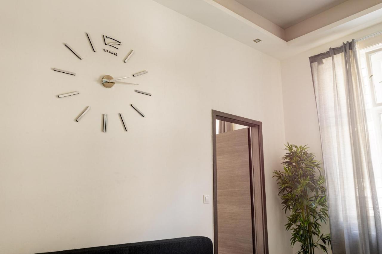 Modernized Condo At Kiraly 51 Budapest Esterno foto