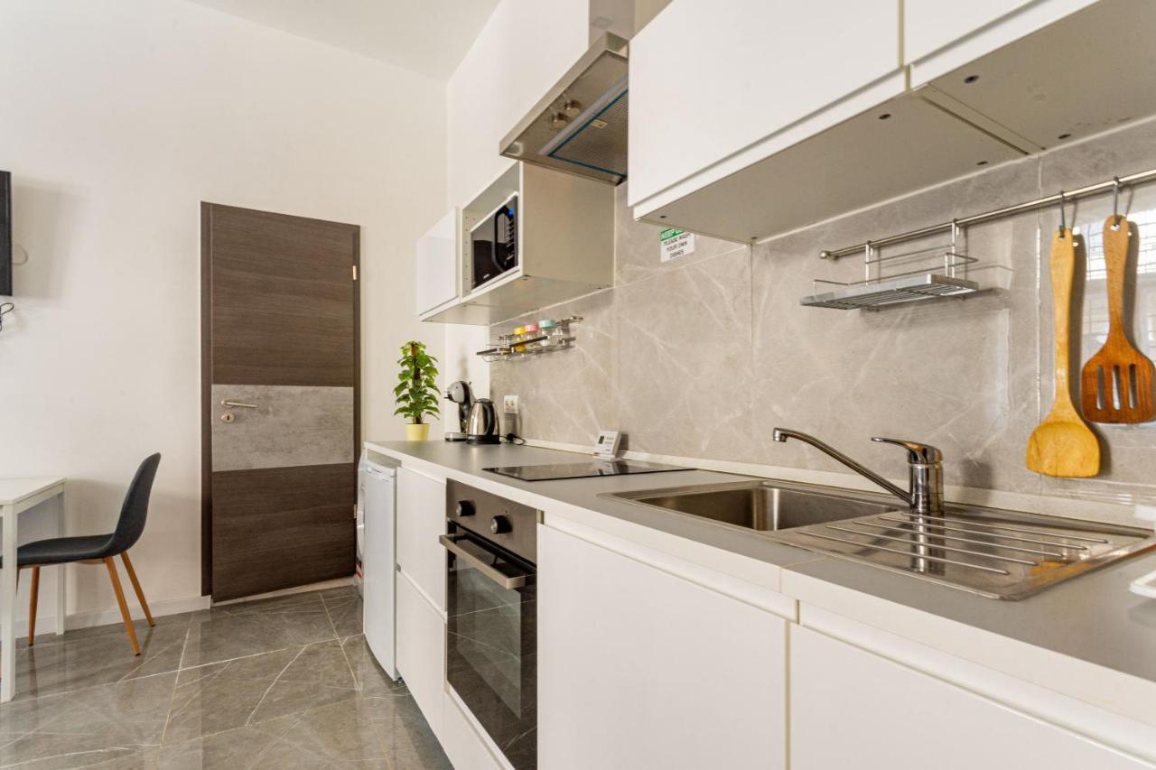 Modernized Condo At Kiraly 51 Budapest Esterno foto