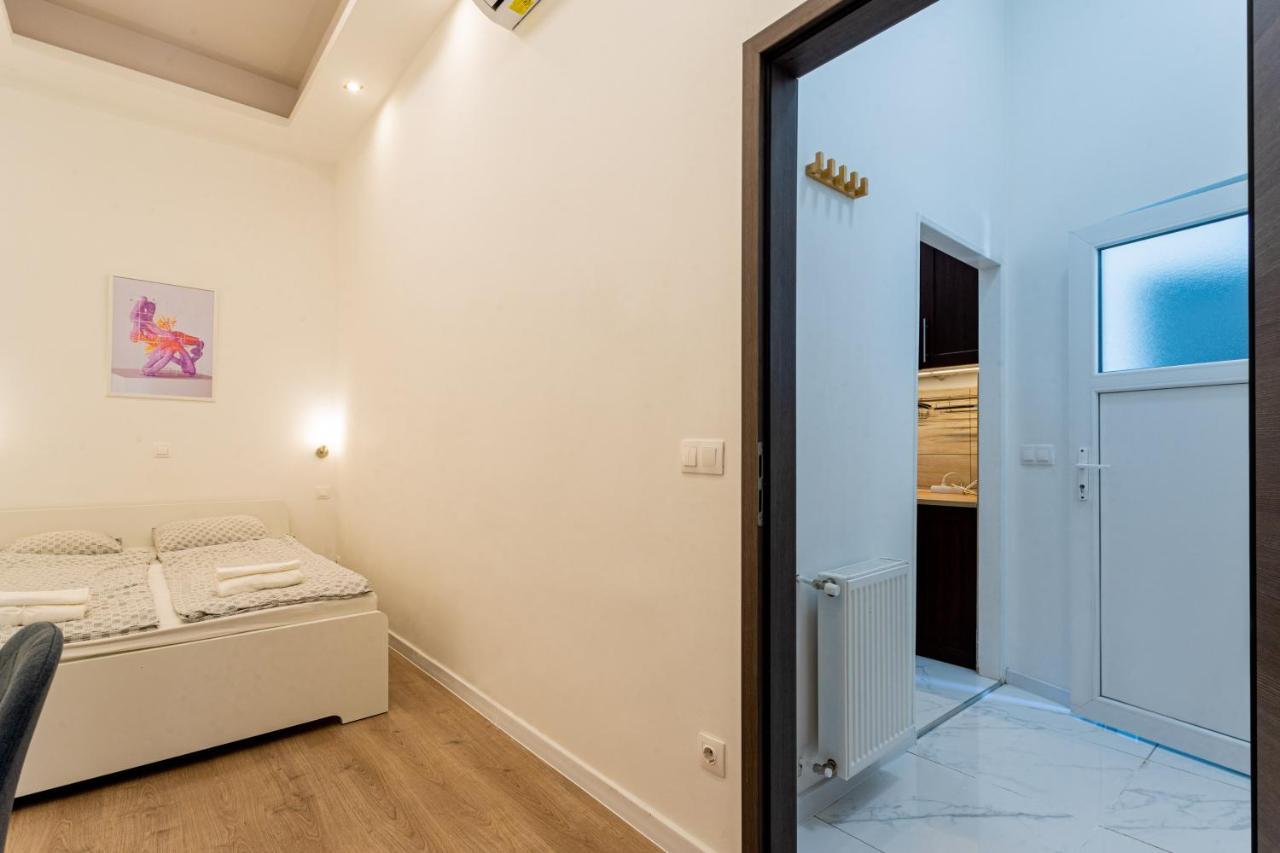Modernized Condo At Kiraly 51 Budapest Esterno foto