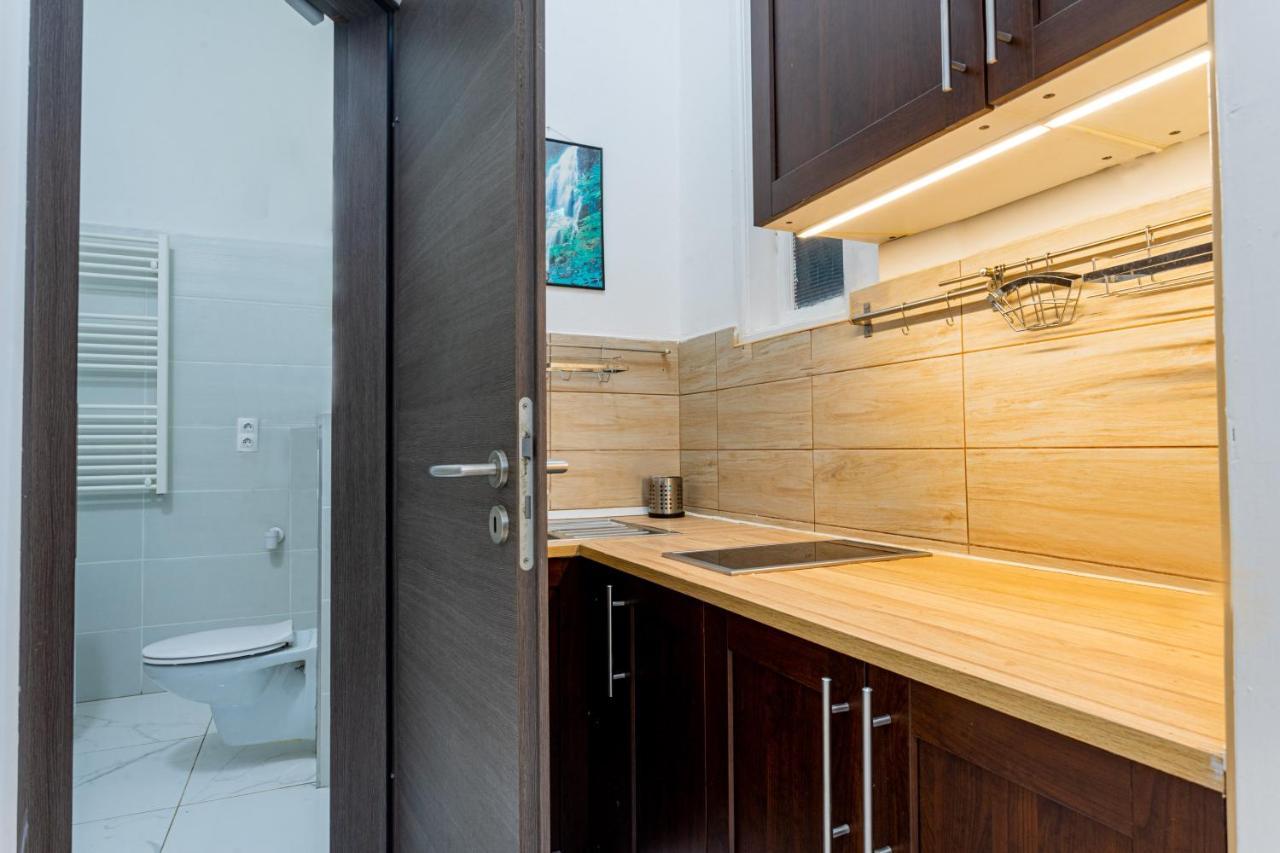 Modernized Condo At Kiraly 51 Budapest Esterno foto